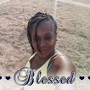 Meet your Posher, Monique